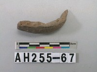 藏品(灰色夾砂陶片)的圖片